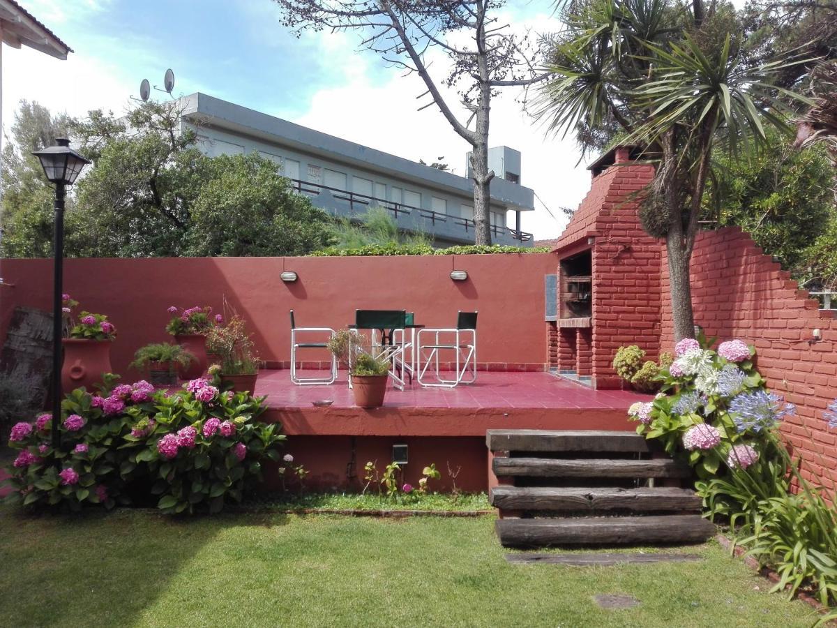 Posada De La Villa Villa Gesell Bagian luar foto