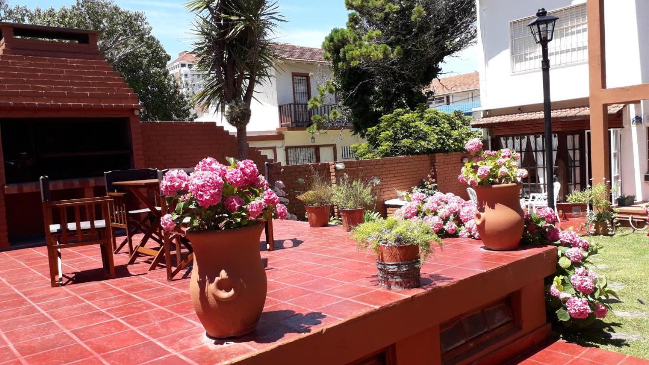 Posada De La Villa Villa Gesell Bagian luar foto